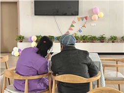 當(dāng)你老到忘了世界，我該拿什么來愛你